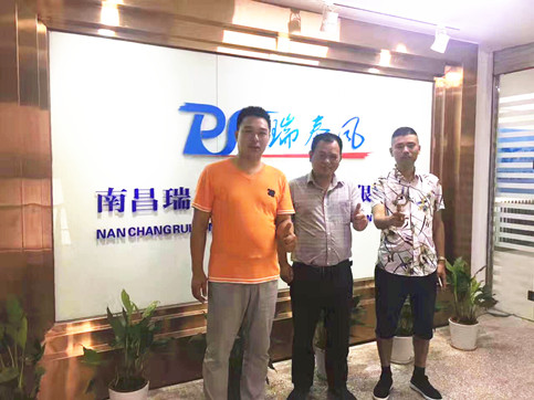 千里探望華中團(tuán)隊(duì)，吹響工業(yè)吊扇廠房通風(fēng)降溫沖鋒號(hào)